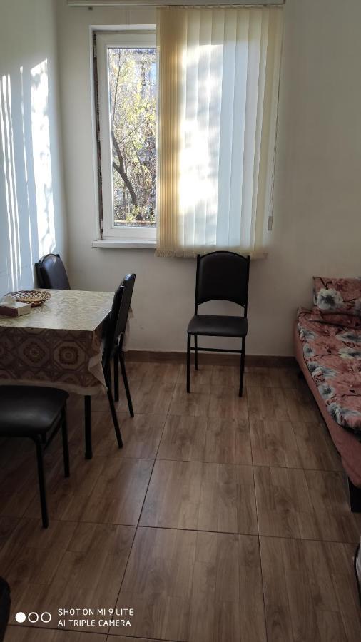 Apartments Azatutyan Avenue 9, Кв 19 Erevan Esterno foto