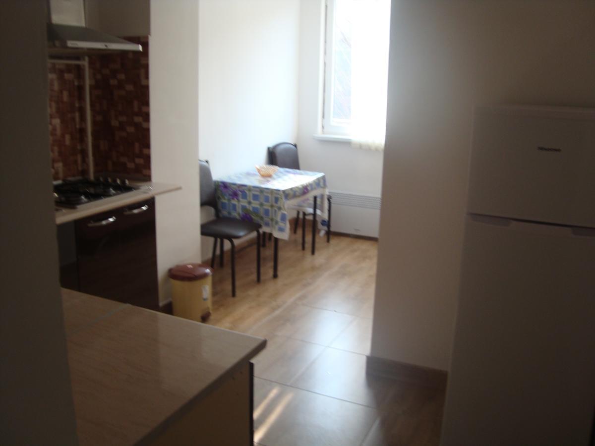 Apartments Azatutyan Avenue 9, Кв 19 Erevan Esterno foto